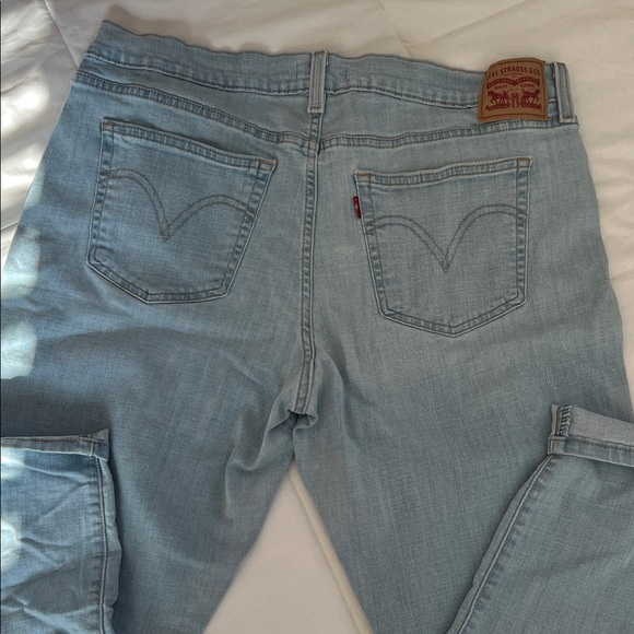 Levi's Light Blue Capri Jeans - Picture 2 of 3